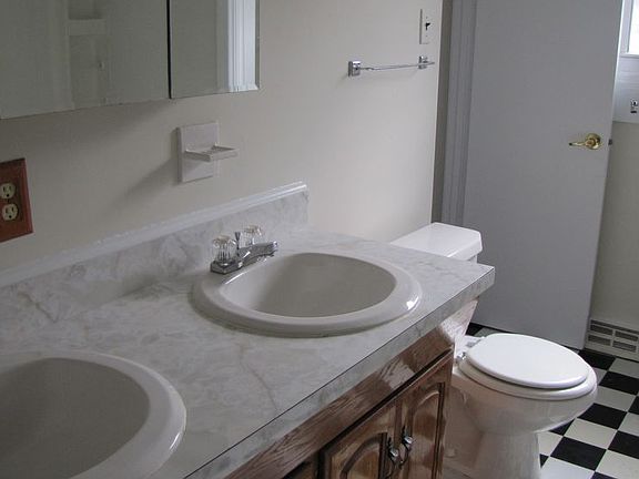 3rd image of 3911 Meadowdale Blvd