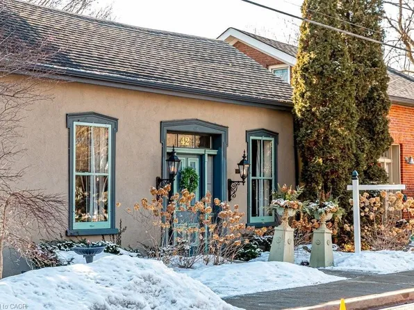 42 Melville St, Hamilton, ON L9H 1Z8