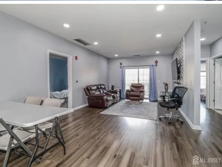Doral Ct — Photo 2