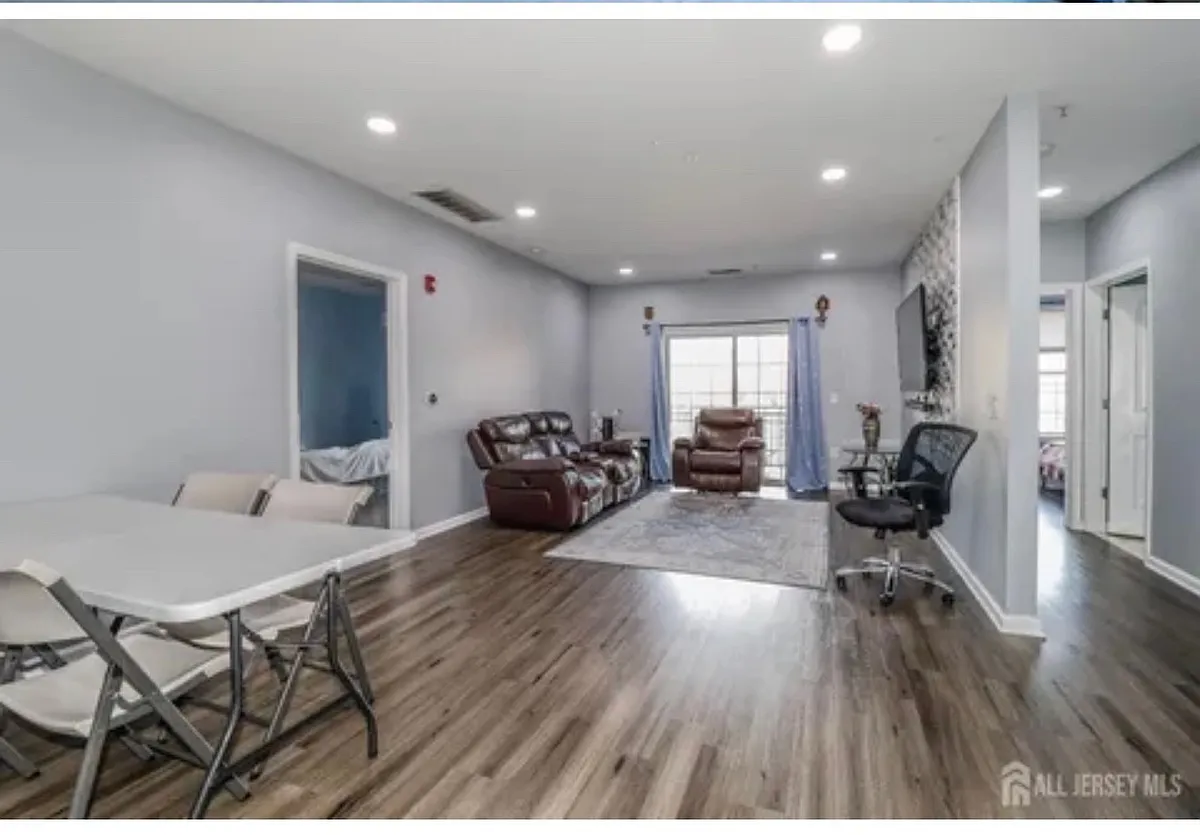 Building Photo - Doral Ct