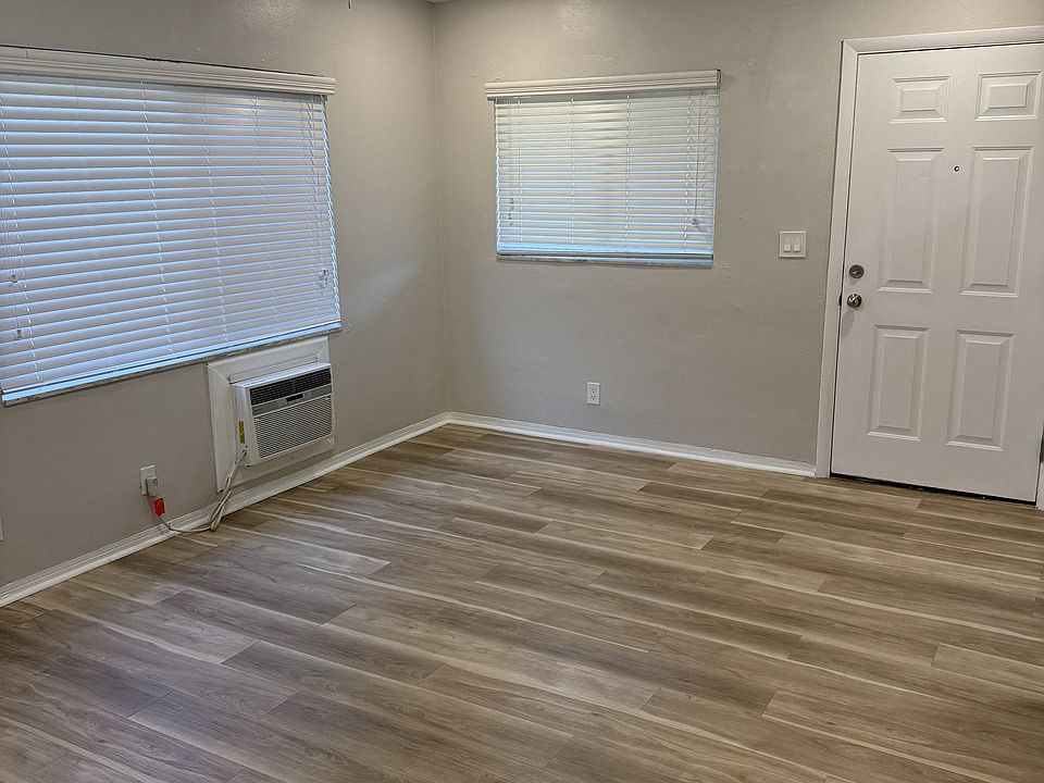 1st image of 800 NE 14th Pl