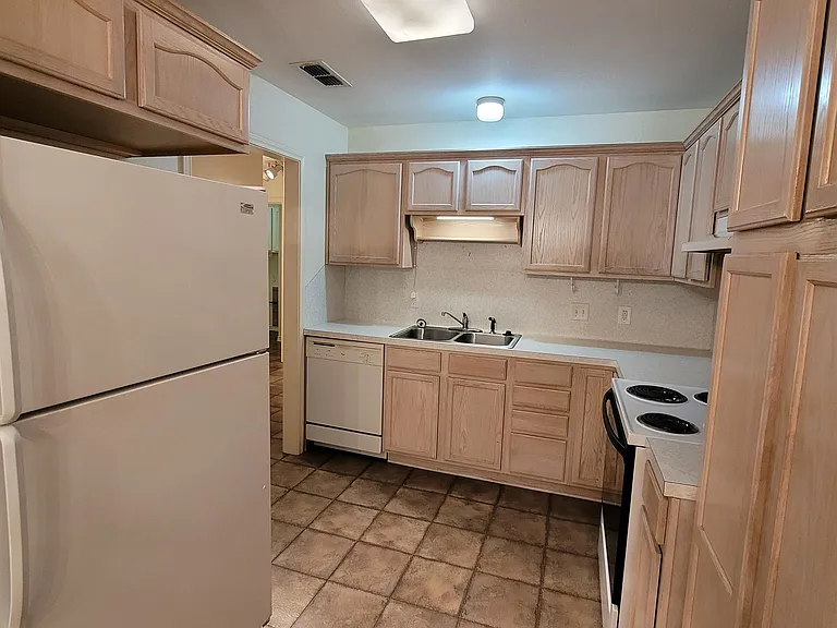 640 Canada St #8 — Photo 12