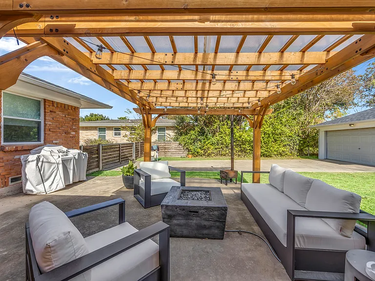 403 S Lois Ln — Photo 30