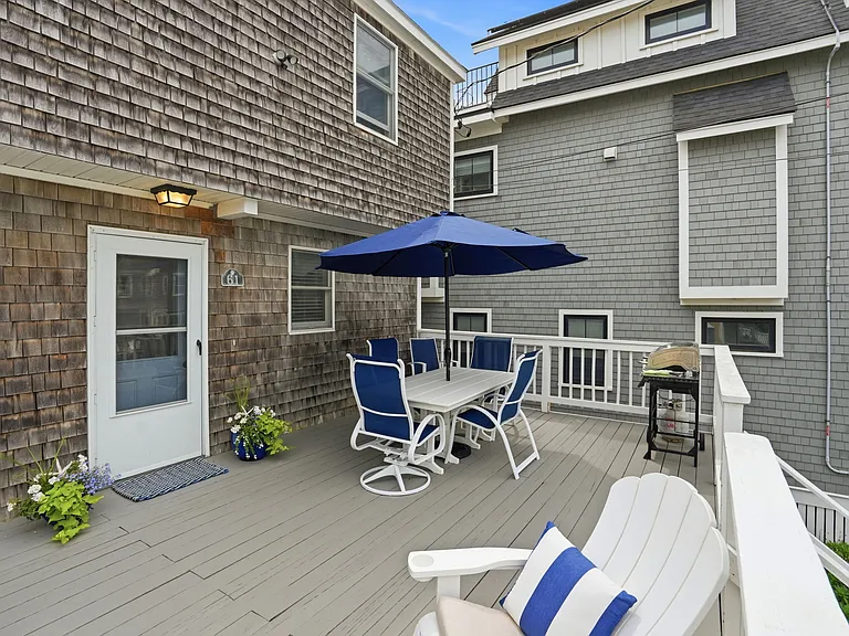 61 Ocean Rd N — Photo 4