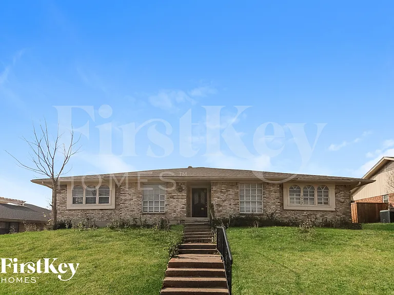 3413 Valley View Ln — Photo 1