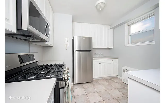 Sold by Douglas Elliman | media 24