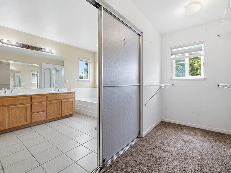 722 Summer Ln — Photo 27