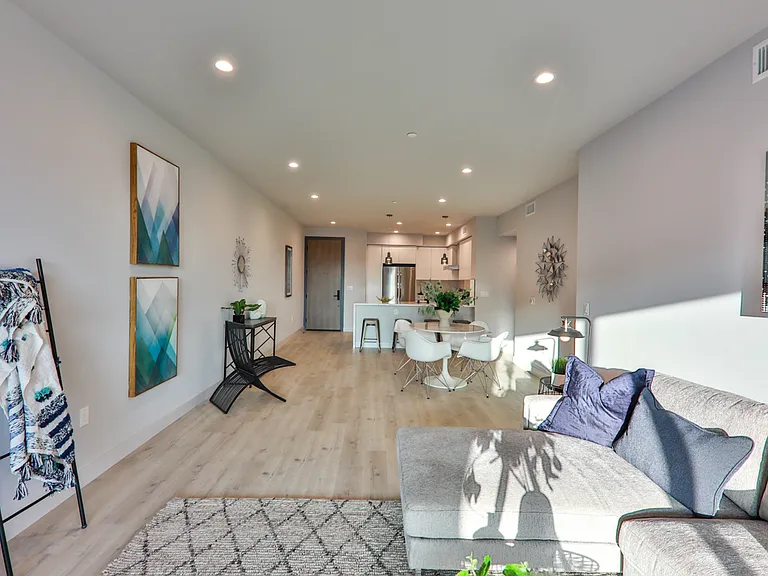 900 N Wilcox Ave #105 — Photo 14