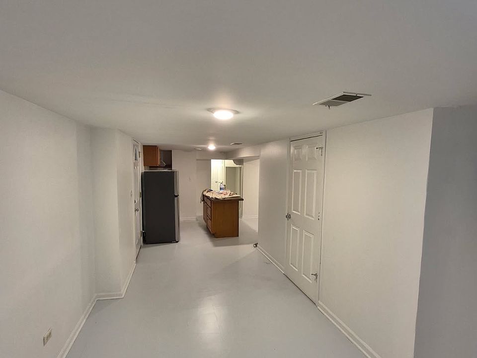 1st image of 2326 N Sacramento Ave #Basement
