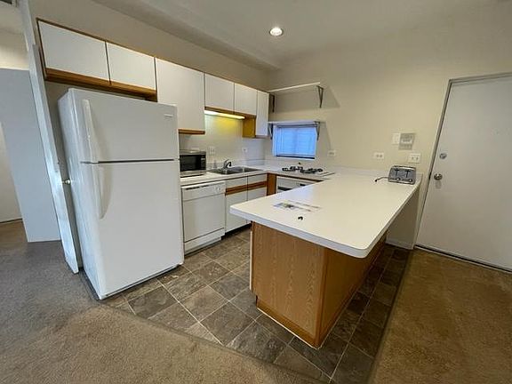 2nd image of 2922 N Clark St #29132R