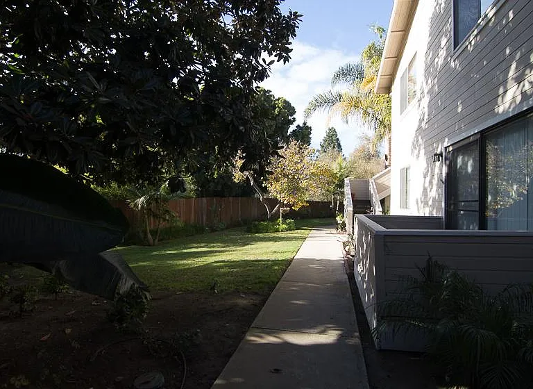 1215 Cacique St #D — Photo 12