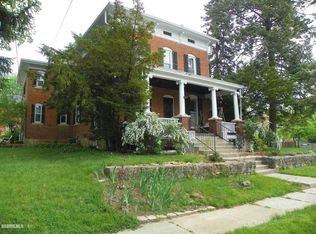 604 W Avon St, Freeport, IL 61032