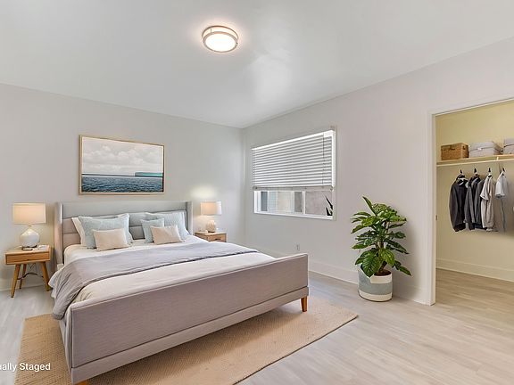 4th image of 2453 Barry Ave