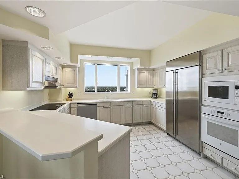 8990 Bay Colony Dr #1203 — Photo 11