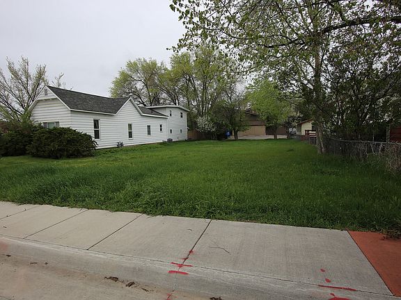 2nd image of 468 Marion St