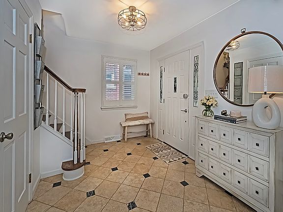 3rd image of 221 Virginia Ave