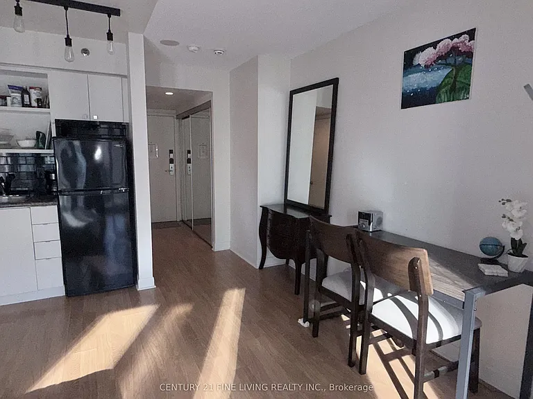 200 Victoria St #1317 — Photo 9