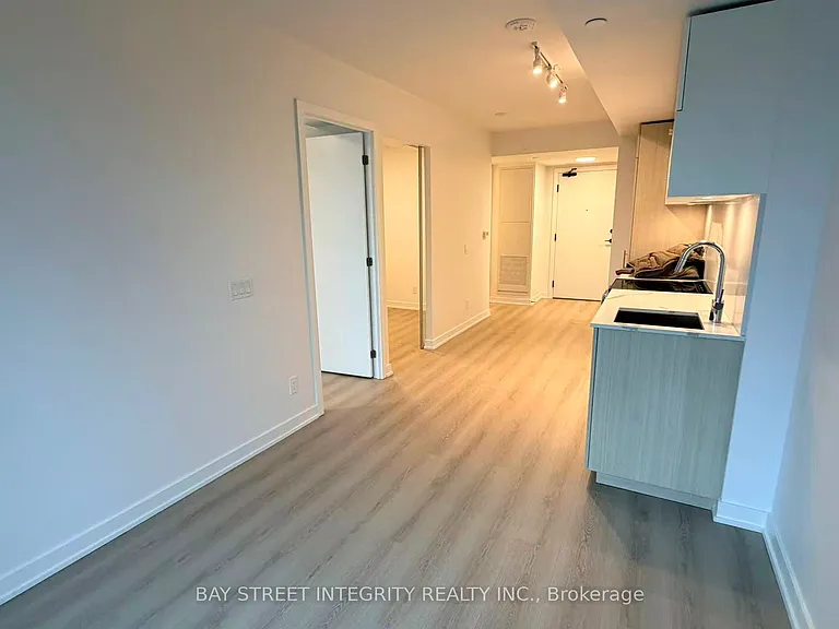 100 Queen St E #1508 — Photo 8