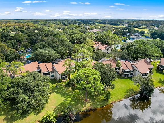 3rd image of 40 Woodlake Pl #1