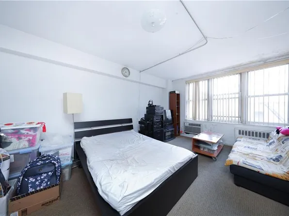 1625 Emmons Avenue image 14 of 32