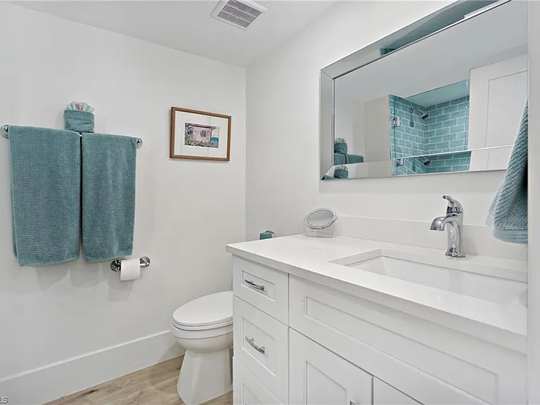 1910 Gulf Shore Blvd N #102 — Photo 13