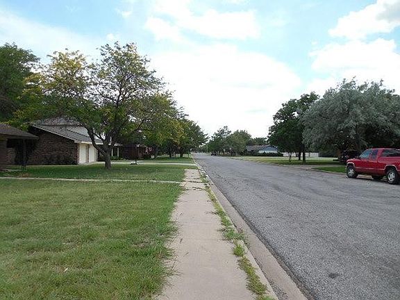 3rd image of 2520 Aspen Dr