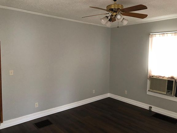 3rd image of 509 Dakota St