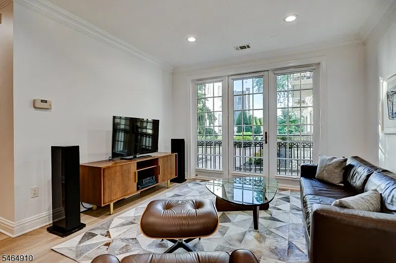 1 bed, 1.5 bath, $4,875 — Photo 4