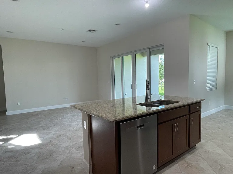 5573 Zestar Ln — Photo 8