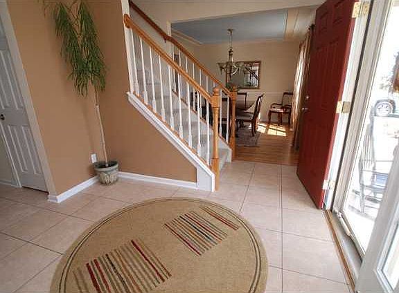 3rd image of 11 Rockwell Dr