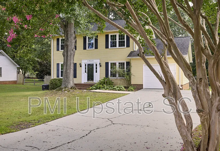 206 Manassas Dr — Photo 3
