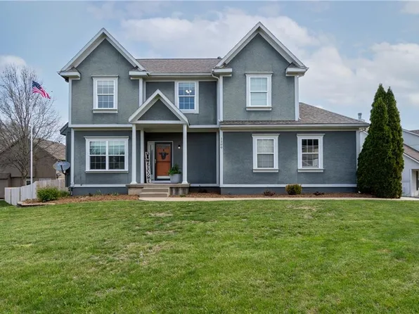 1200 N 1st St E, Louisburg, KS 66053