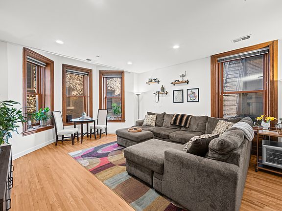3rd image of 550 W Surf St APT 215