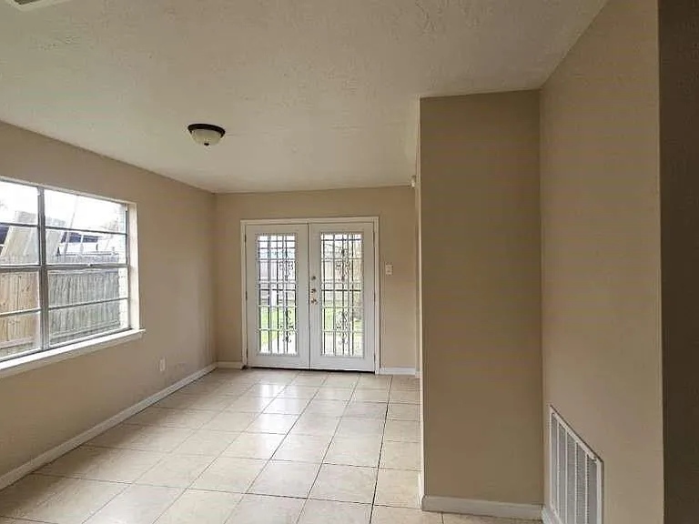 8715 Valley Ledge Dr — Photo 4