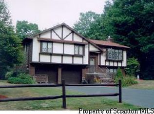 2220 Velview Dr, Moscow, PA 18444