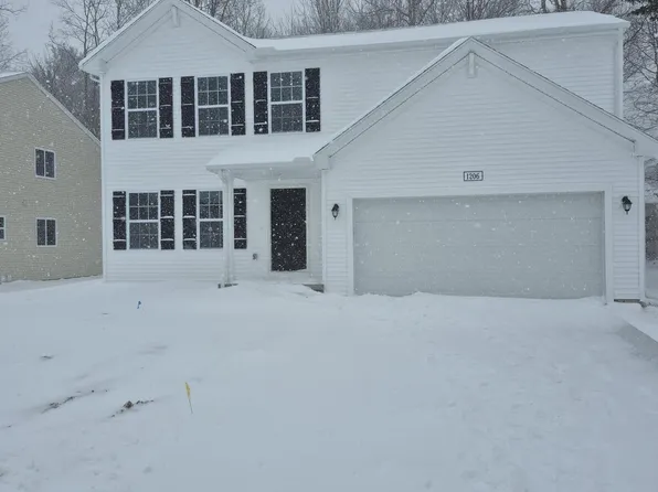 1206 Cedarwood Dr, Greenville, MI 48838
