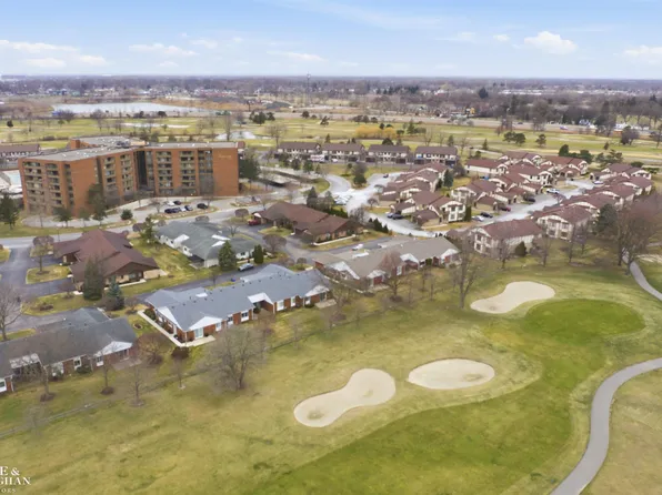 780 Country Club Dr, Saint Clair Shores, MI 48082