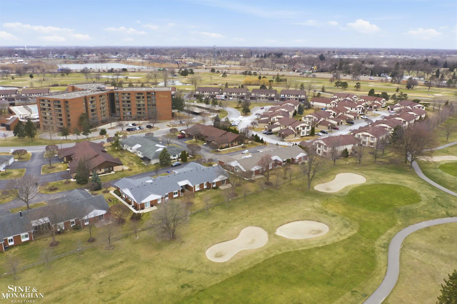 780 Country Club Dr photo 1