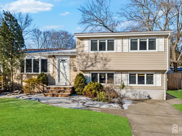 9 Piedmont Dr, Old Bridge, NJ 08857