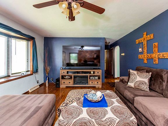 3rd image of 24024 Redfield St