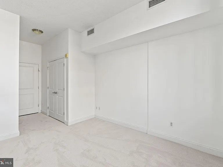 1020 N Highland St #221 — Photo 11