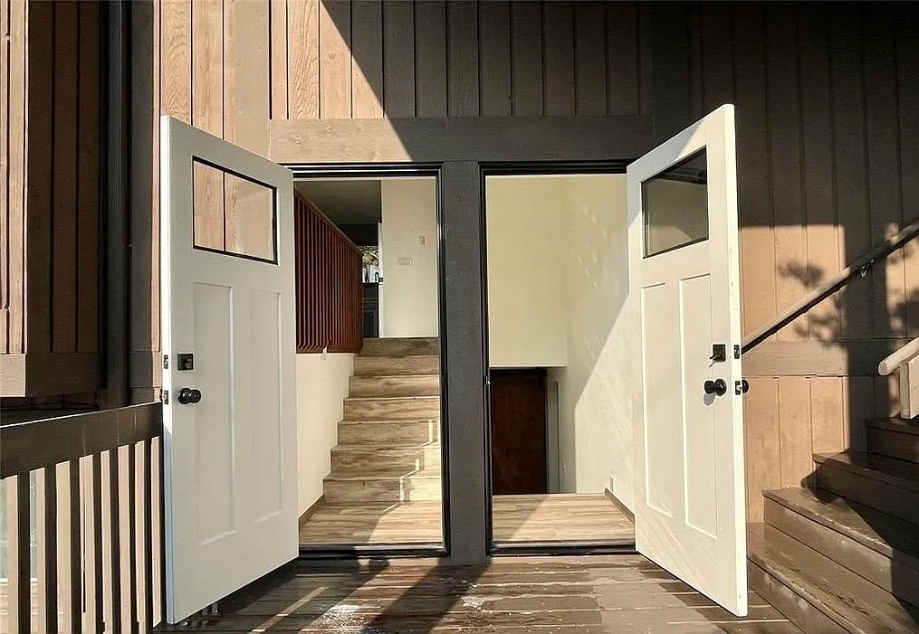2 bed, 1.0 bath, $2,700 — Photo 3