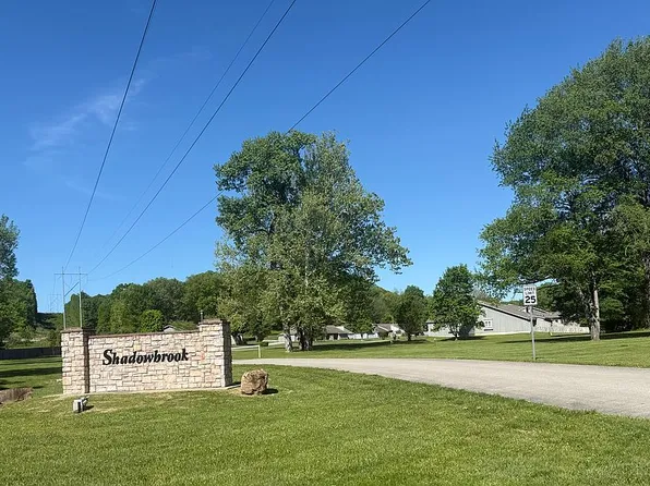27 Shadowbrook Dr, Poplar Bluff, MO 63901