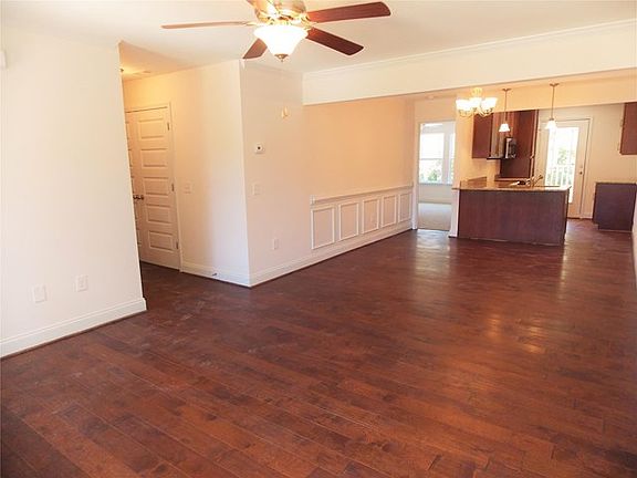 3rd image of 6240 Garden Cir