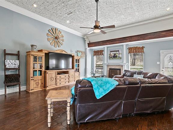 5th image of 110 Mesquite Dr