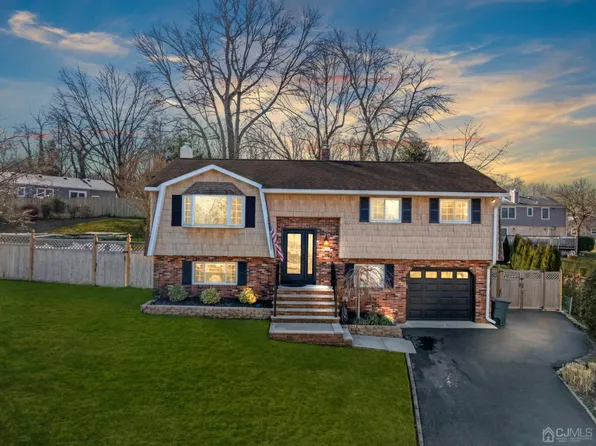 1 Glenn Ct, Jamesburg, NJ 08831
