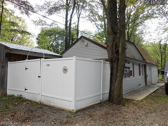 3rd image of 8065 Oak St
