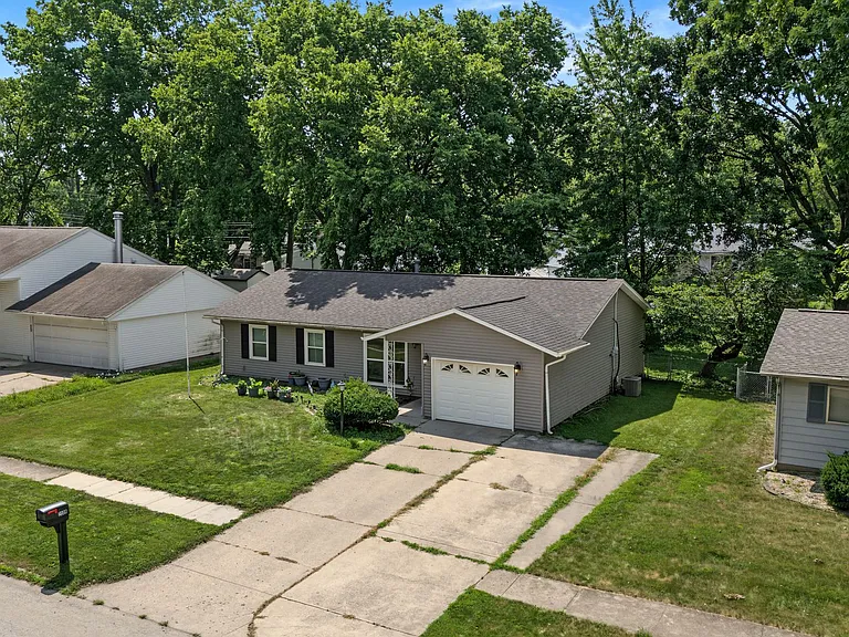 2509 Sheridan Dr — Photo 2