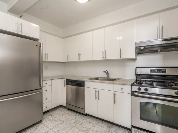 301 East 21st Street image 1 of 13