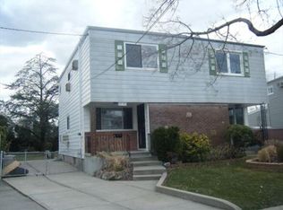 6440 136th St, Flushing, NY 11367